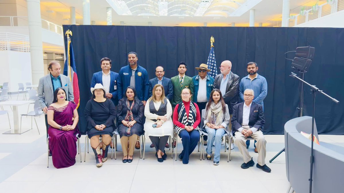 Honored to speak at the launch of WMC World Media City in Houston alongside Houston City Councilman Edward Pollard. Grateful to be part of this milestone for WMC's Texas Bureau. Congrats on the launch—excited for what’s ahead! 🎉
#SquashPlayer #AhsanAyaz