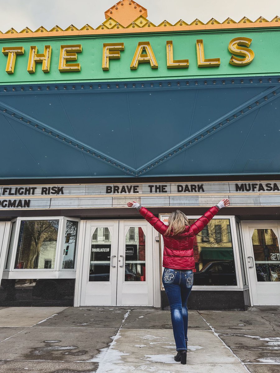 tryshrpa's tweet image. Let's explore Little Falls, MN with Chris and Melissa!

They went on an epic adventure that included:
Great River Arts
The Falls Theatre
and more!

See more here: shrpa.com/creator/a8937a…

#visitlittlefalls #littlefalls #littlefallsmn #minnesota #romanticgetaway #midwestfun