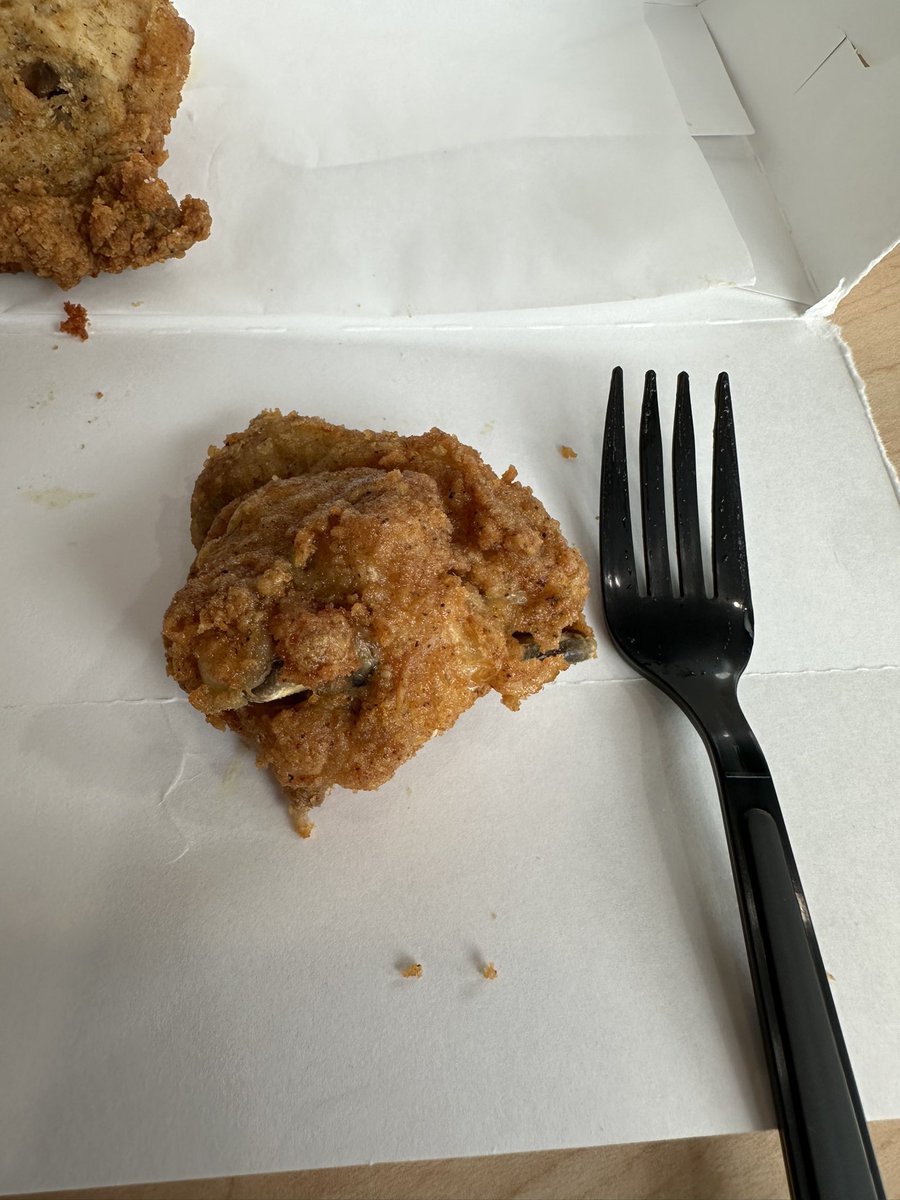 drmcbride's tweet photo. @kfc Curious when a chicken nugget began to be counted as an entire piece of chicken. In all seriousness, this wing was considered one of the two pieces of chicken in my meal. Is that the usual size of a wing nowadays? https://t.co/gYMmDjqTSV