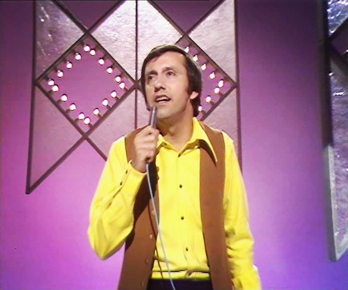 RayStevensMusic's tweet photo. #TossbackTuesday To Ray Stevens appearing as a musical guest on the British sketch comedy program The Morecambe & Wise Show in 1970!
#tossback #themorecambeandwiseshow #morecambeandwiseshow #musicalguest #70sfashion #inthe70s #oldschoolcool #tvshow #70stv https://t.co/jH8z7dSp0F