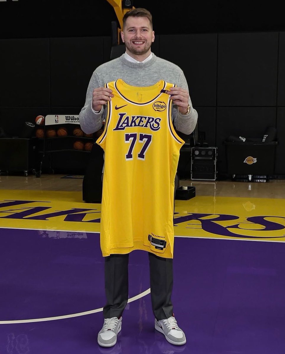 LakeShowYo's tweet image. This will go down as one of the most important moments in NBA history 🔥