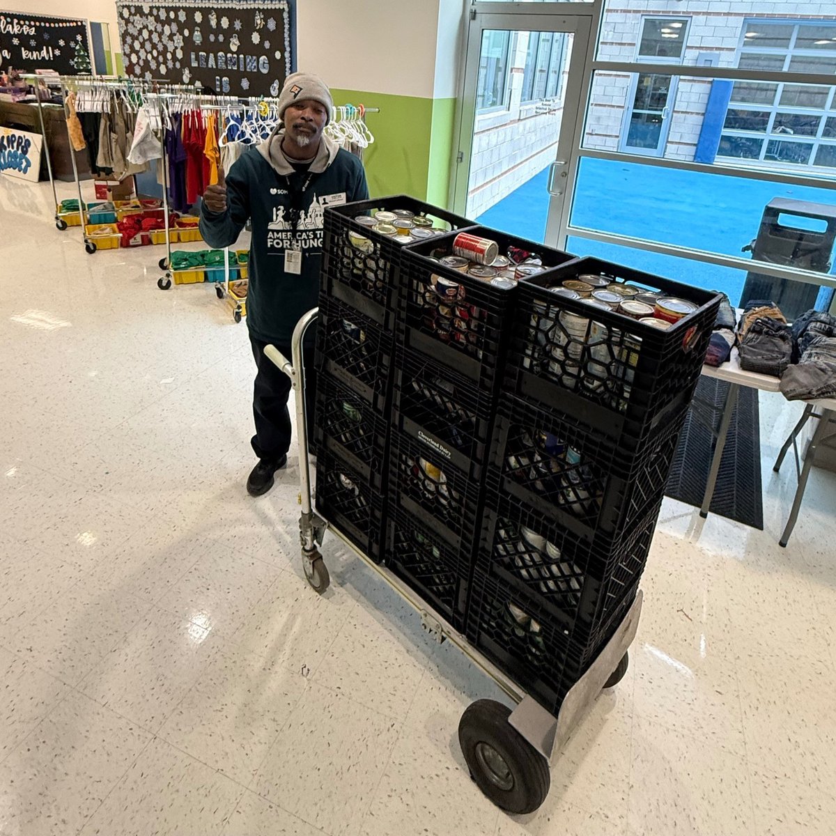 SOME_DC's tweet image. In honor of #MLKDayofService, students and staff at @KIPP DC Promise Academy became heroes for families in need—donating 500+ essential items, including canned goods and cold-weather gear, to support our neighbors facing homelessness. ❄️🥫💙

Thank you, #KIPPDC!
