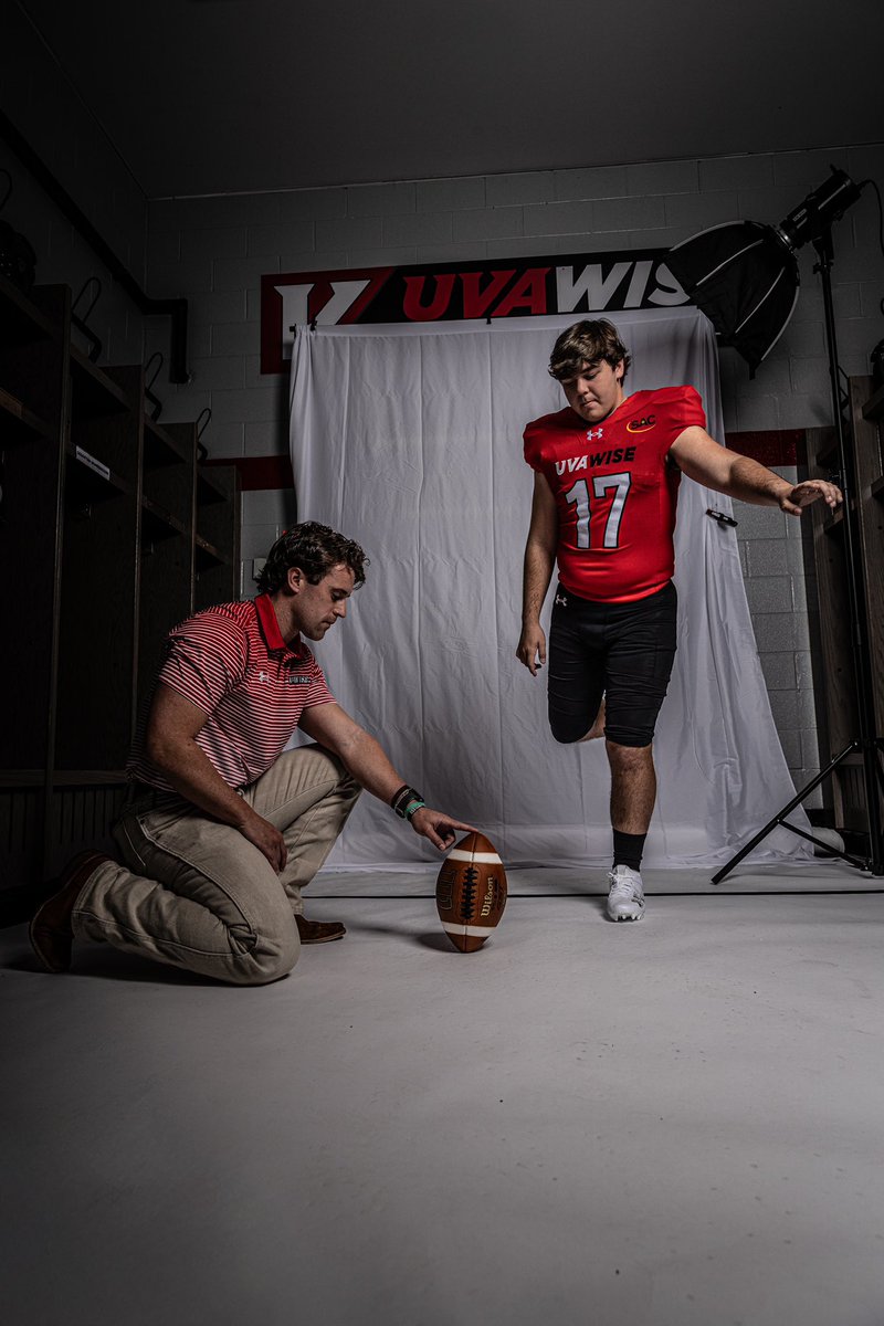 np_7777's tweet image. I will be signing at Greenwood High tomorrow at 2! Everyone is welcome! @AndrewChodes_ @Coach_Mick7 @CoachGaryBass @ghs_football24