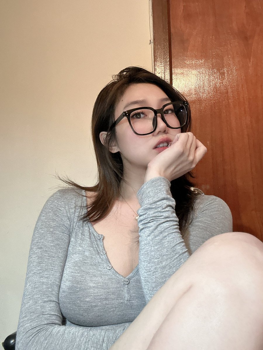 剪完頭髮的學生妹，和她的好色舍友