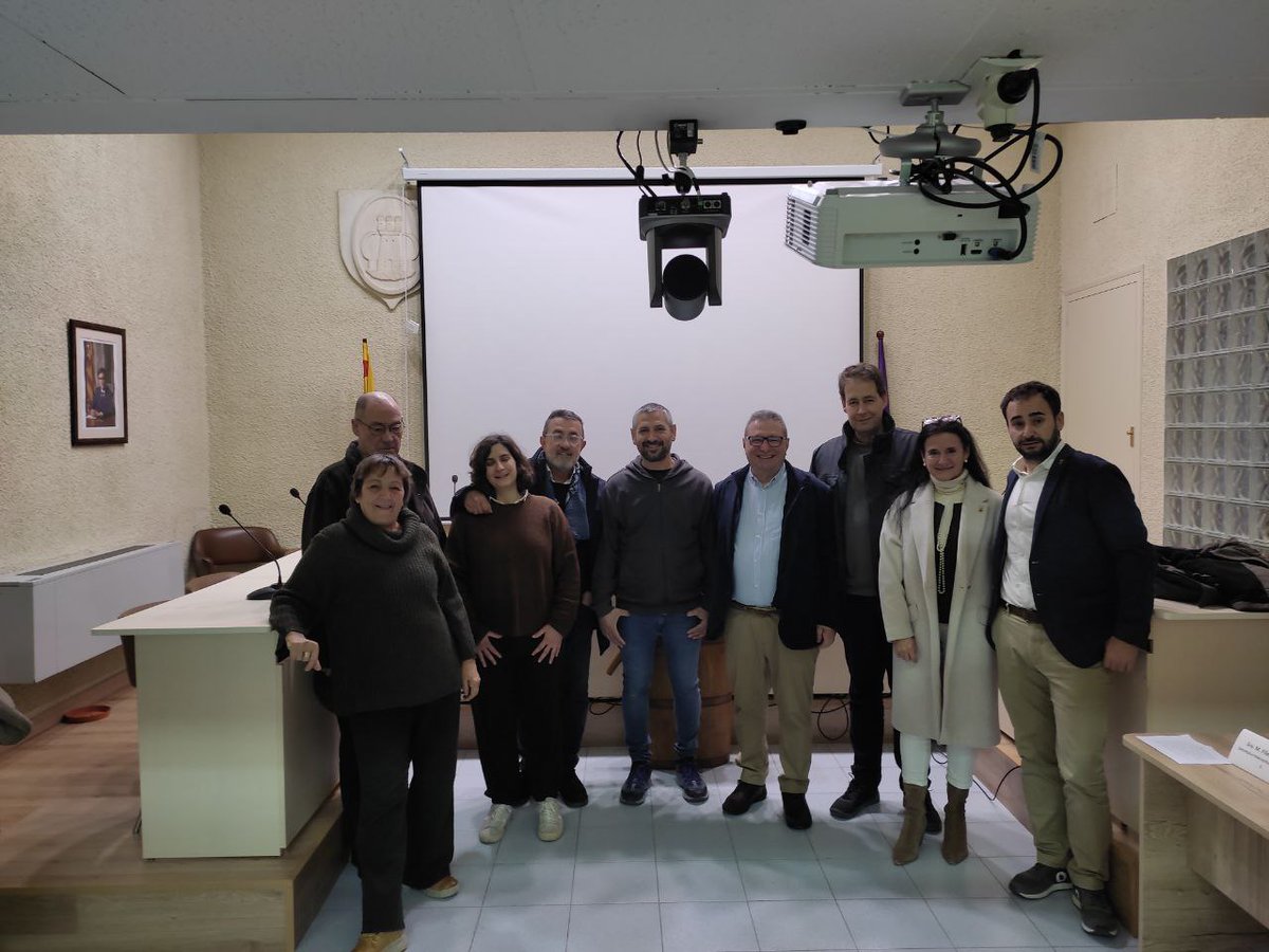 Avui ha pres possessió com a regidor de l'Ajuntament de <a href="/falset_cat/">Ajuntament de Falset</a> en Jordi Valero, que substitueix en Roger Batllevell, assumint les regidories de protecció civil i de gestió de residus. Ens han acompanyat els companys de <a href="/JuntsPriorat/">Junts Priorat</a>, <a href="/JuntsCampdeTgn/">Junts Camp de Tarragona 🎗</a> i <a href="/Junts_Dipta/">Junts Dipta</a>.