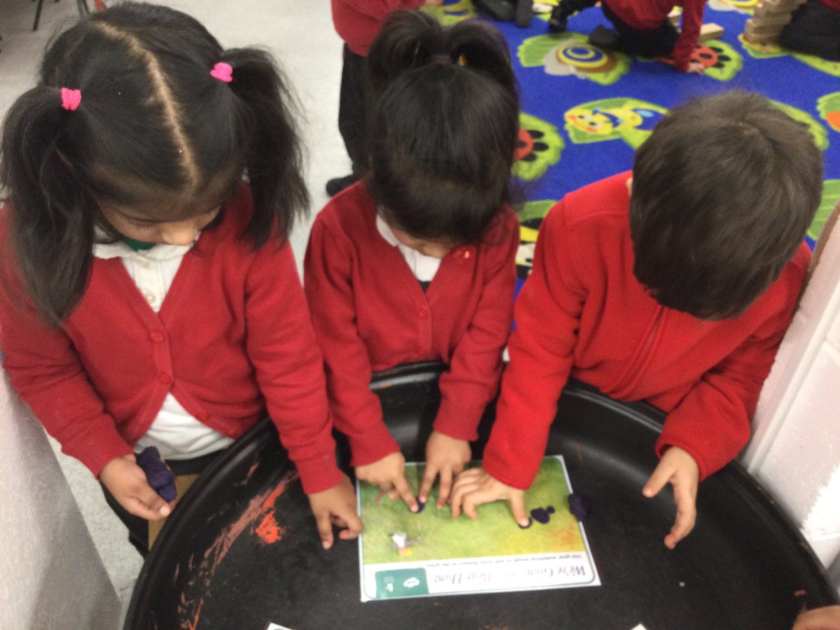 LeighPrimary's tweet photo. Nursery children were very clever at using play dough to make the different scenery using the story picture mats. They used play dough to make the snow for the snowstorm and a cave for the bear. #PD #finemotor #funlearning #playdoughfun #concentration #lifelonglearners https://t.co/WKEWdZC3Qt