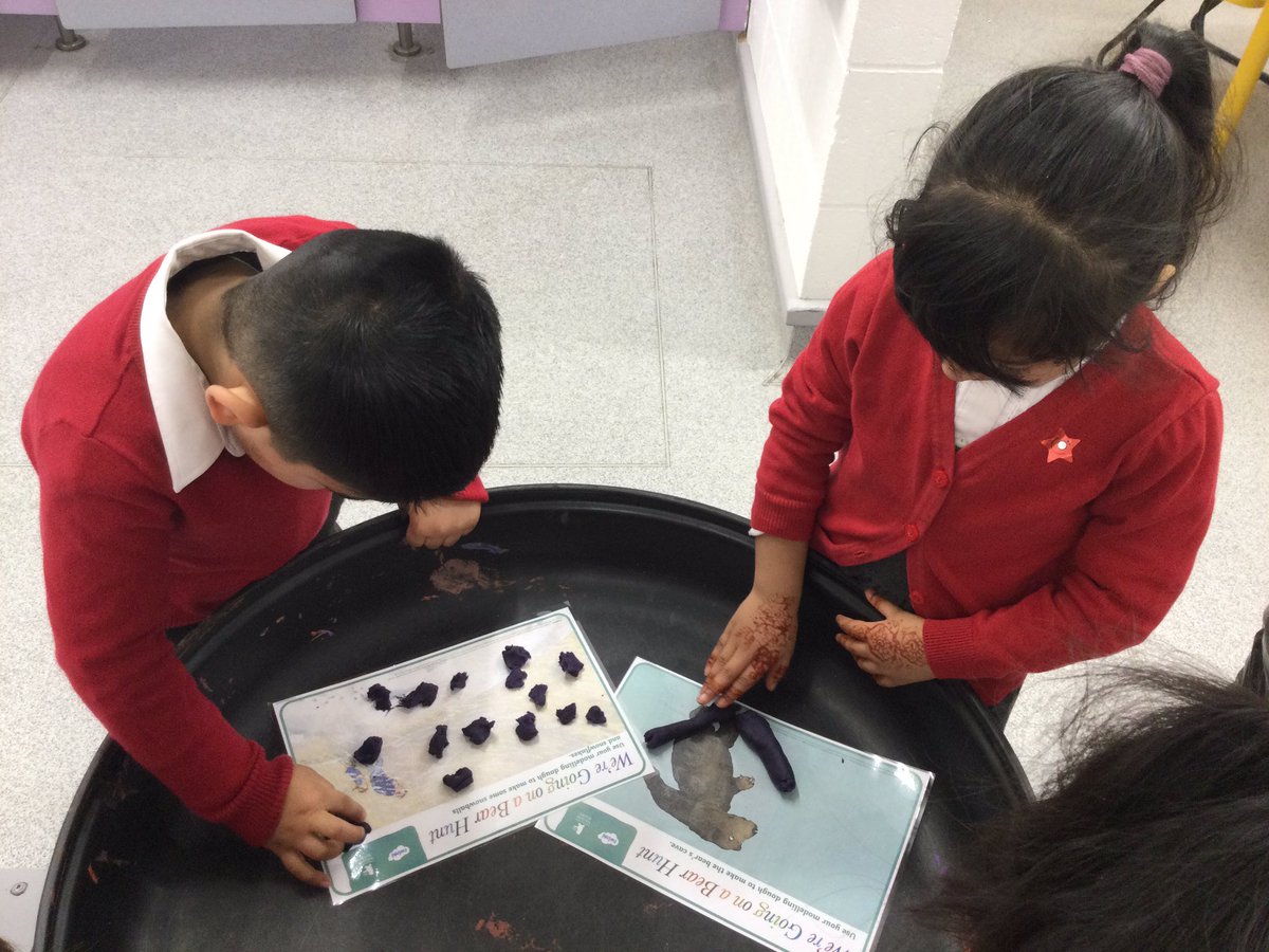 LeighPrimary's tweet photo. Nursery children were very clever at using play dough to make the different scenery using the story picture mats. They used play dough to make the snow for the snowstorm and a cave for the bear. #PD #finemotor #funlearning #playdoughfun #concentration #lifelonglearners https://t.co/WKEWdZC3Qt