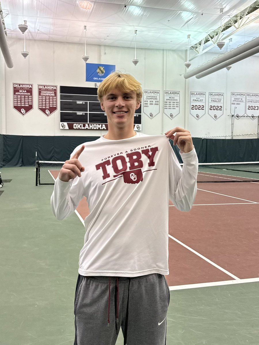 OU_MTennis's tweet photo. Back to our roots! 🌾
Tomorrow’s match against TU at 6 p.m. is country themed to honor lifelong Sooner Toby Keith. https://t.co/N34mFBTWz0