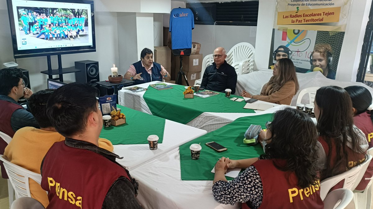 repam_amazonia's tweet image. 📌 El hermano João Gutemberg Sampaio, Secretario Ejecutivo de la REPAM, visitó al grupo Comunicarte, con el objetivo de fortalecer la sinodalidad y los sueños por la Amazonía.

 🤝 ¡Sigamos construyendo juntos el camino de la sinodalidad! 

#repam #repam10años #amazonia