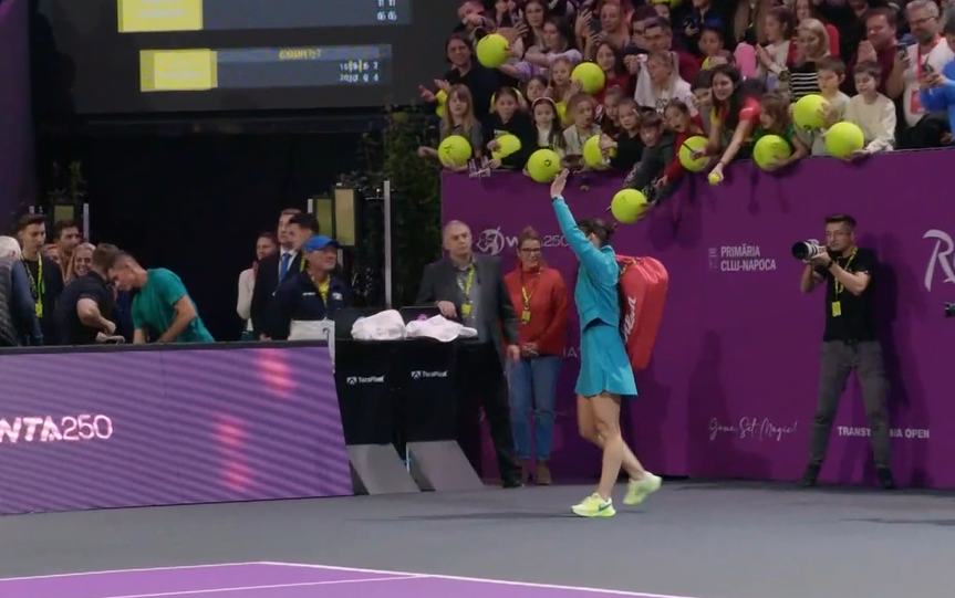 Simona Halep says goodbye one last time.

2 Grand Slam titles
2 time year-end world #1
64 weeks as world #1
9 WTA 1000 titles
24 singles titles

Incredible career.