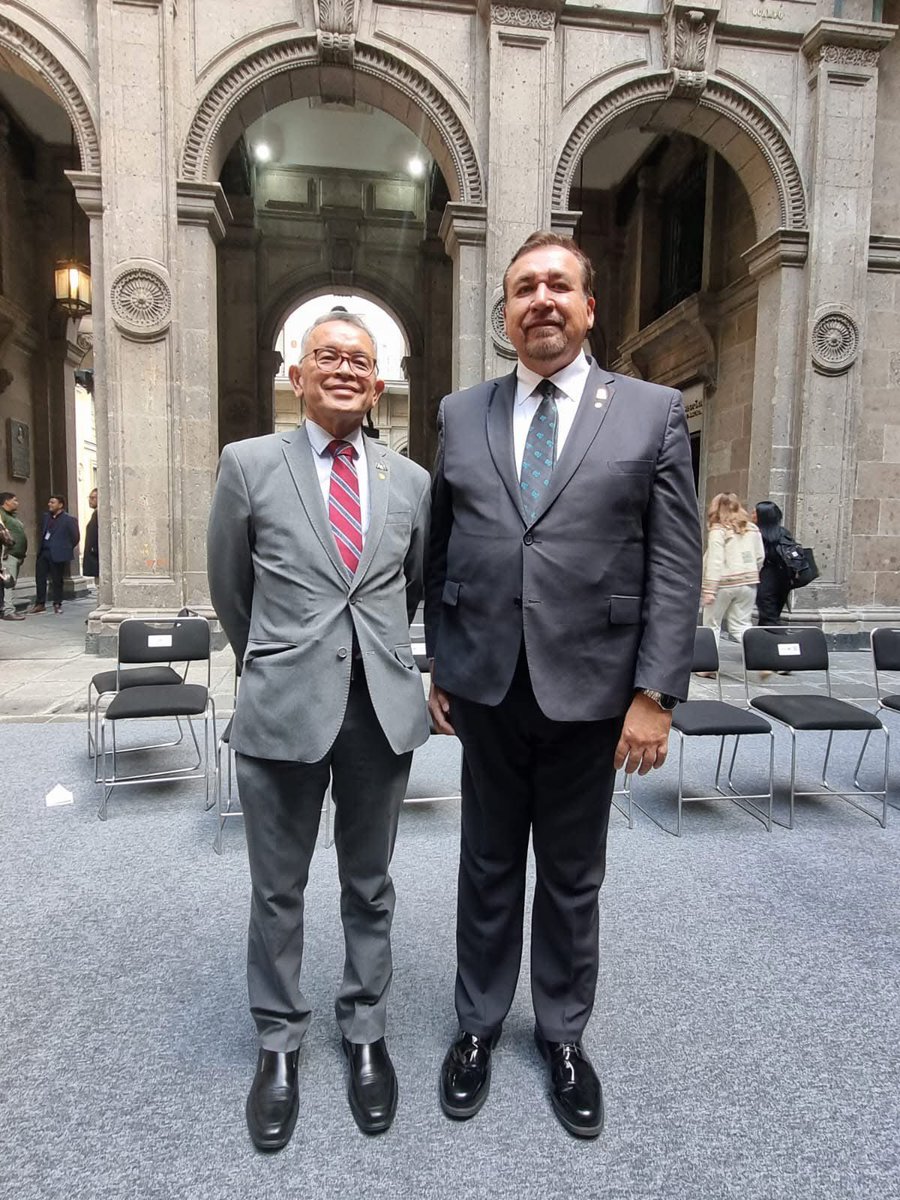 CdeBachilleres's tweet photo. 🙌Pase reglamentado del Colegio de Bachilleres a la UAM! 

El Rector General de la UAM, Dr. José Antonio de los Reyes Heredia, confirmó la implementación del pase reglamentado para estudiantes destacados del Colegio de Bachilleres.
 
👉 https://t.co/KOEoL0zw5d https://t.co/D6aQH4Pdik