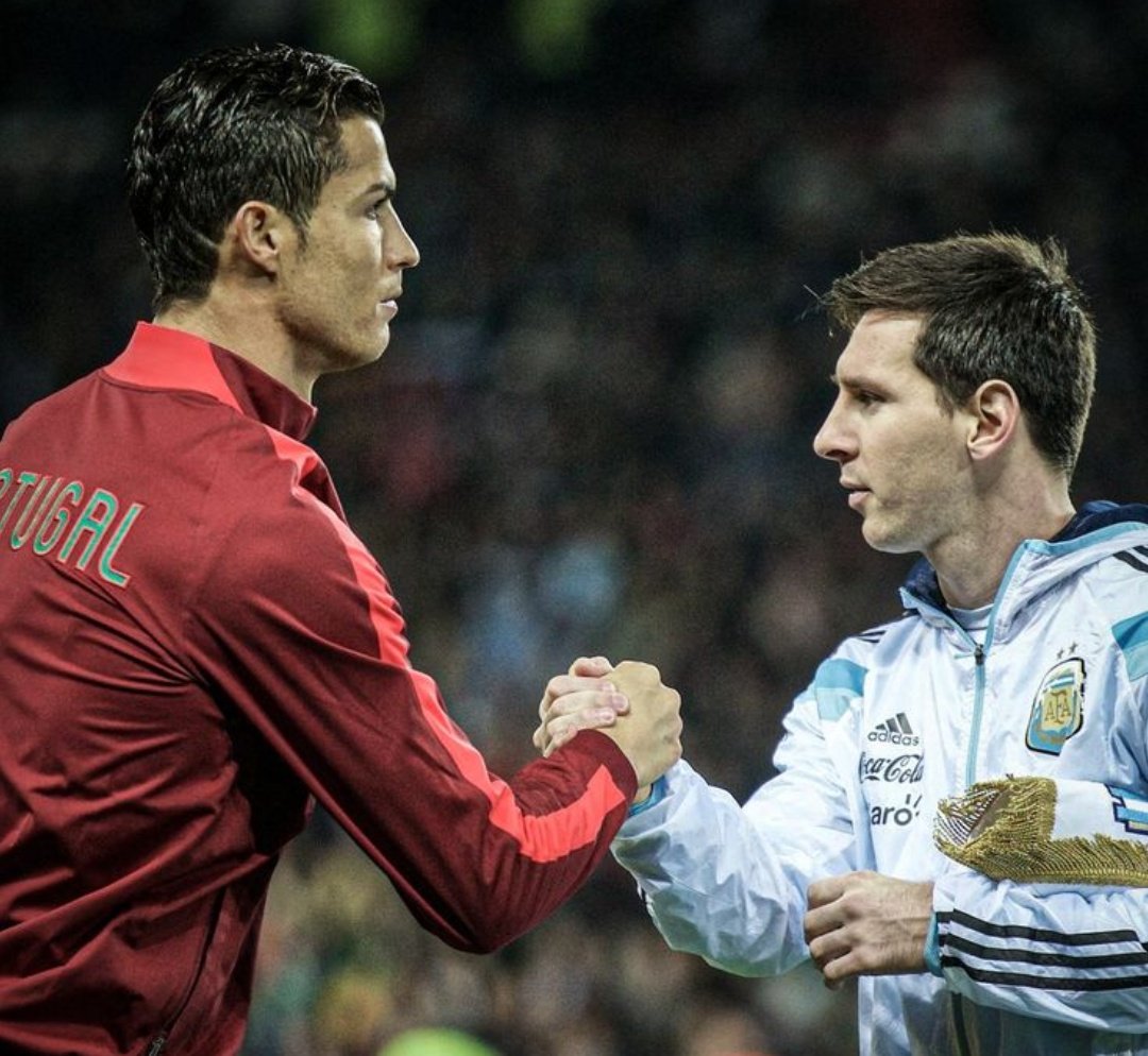 🗣️ Messi no documentário "A Copa de Messi":

"Não vejo Cristiano Ronaldo ou qualquer outro jogador como um concorrente meu. Considero todos colegas porque todos temos o mesmo objetivo, vencer.

Não vou falar sobre mim. Se eu sou o melhor ou não, depende das pessoas. Certa vez,