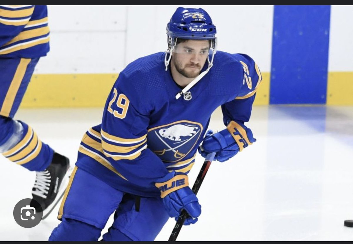 VinDeStefano1's tweet photo. Sometimes you have to go back to move forward 👀@CMDeDominicis @xBuffaloAnth @Sabremetrix #Bigmoves #Sabres #Wewantthecup #Kevinweeks #Chippewa https://t.co/TFu3rO7BPL