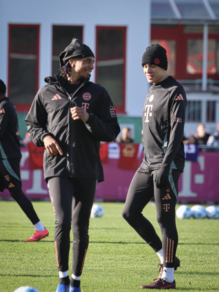 fairy10x17's tweet photo. 250204 📸 FC Bayern public training

Olisiala HQ 🤍 https://t.co/6OZnrUULc8