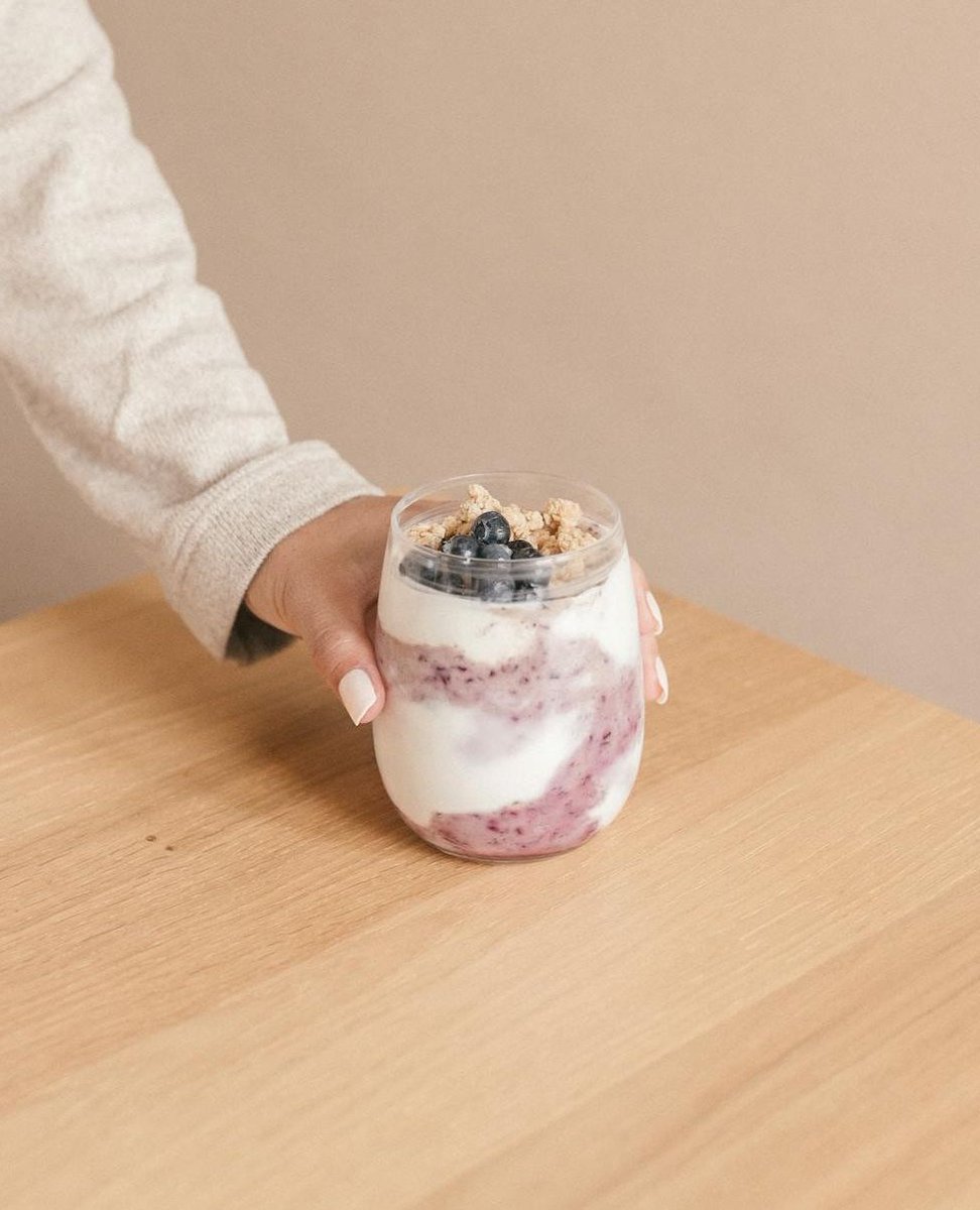 GoodEatsLady's tweet photo. Gut health = overall health. 🍎 What’s your go-to for #probiotics? I love #yogurt as an easy and quick source for live probiotics. #healthy #guthealth #yum https://t.co/csEEU9WJKb