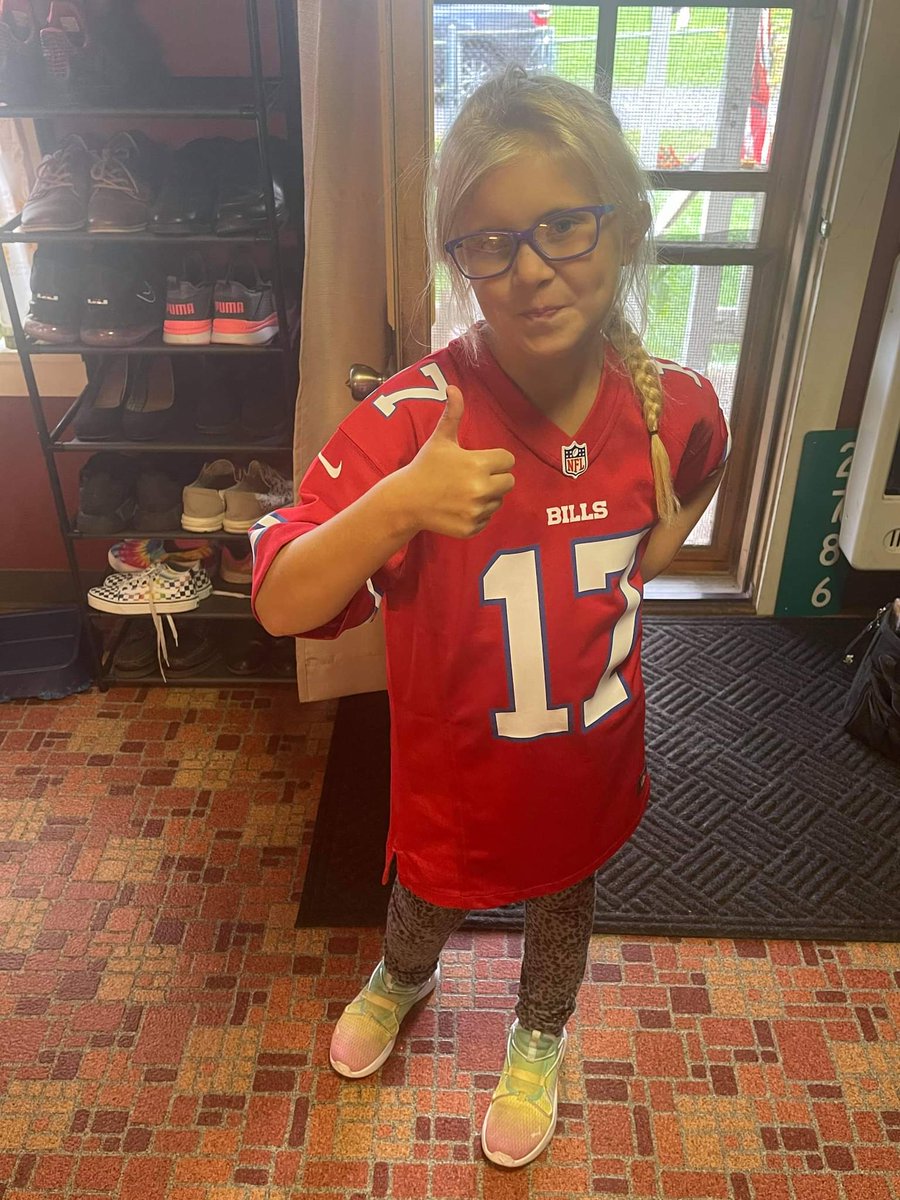 BILLNETO315's tweet image. 1994 i was 23 yrs old,Bills went to the superbowl. 31 yrs later we might be making another appearance. I had a 3 yr old daughter then. I have a 11 yr old granddaughter now. And she's built like her papa. #Blessed #Familytradition #GoBills