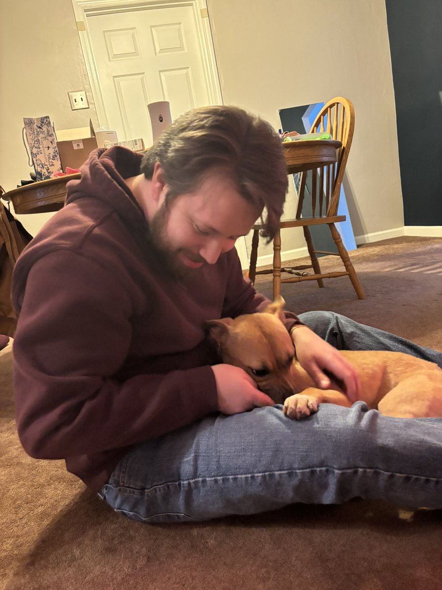 _Geebsus's tweet photo. MY HEART IS SO FULL REBA IS HOME https://t.co/nYzeBCFUhW
