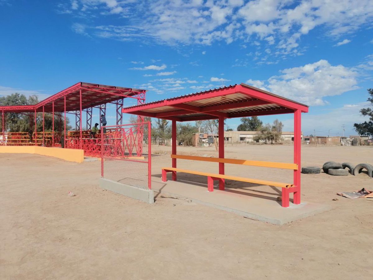 SonoraBienestar's tweet photo. 🔸 Atendiendo a la solicitud de la comunidad, la Secretaría de Bienestar llevó a cabo  la rehabilitación de la cancha pública de béisbol en la localidad de Plan de Ayala.⚾ 

Hoy, la cancha luce nueva, con gradas y techados rehabilitados, malla ciclónica en el área de backstop… https://t.co/Nj59HUj1ax