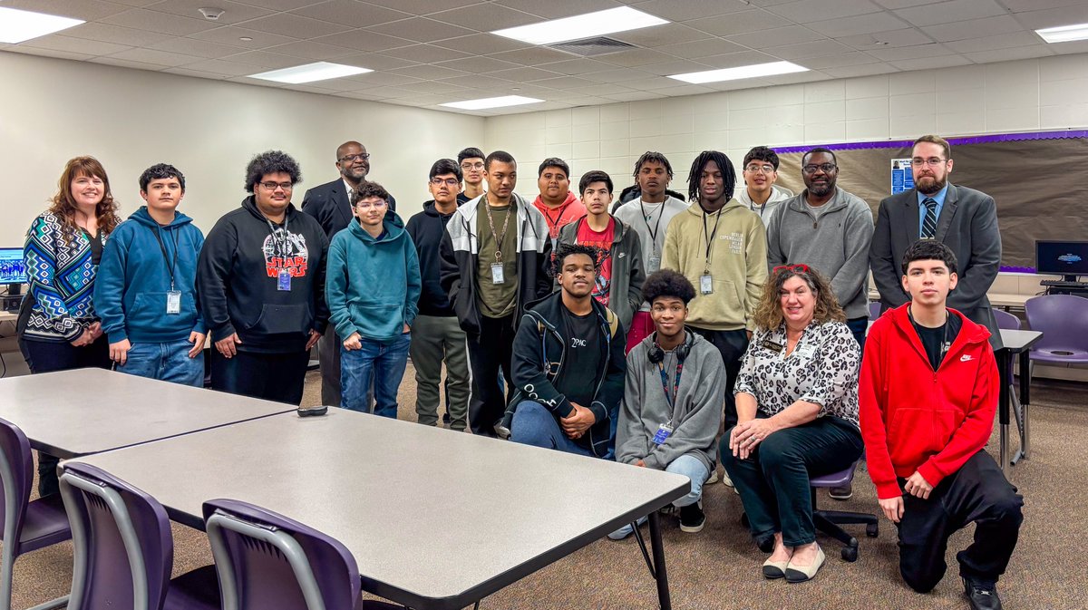 NEWS: State Board of Education Member Dr. Audrey Young Visits Humble High School to Observe Esports Class #ShineOn💫

📰: bit.ly/3PLiW4S