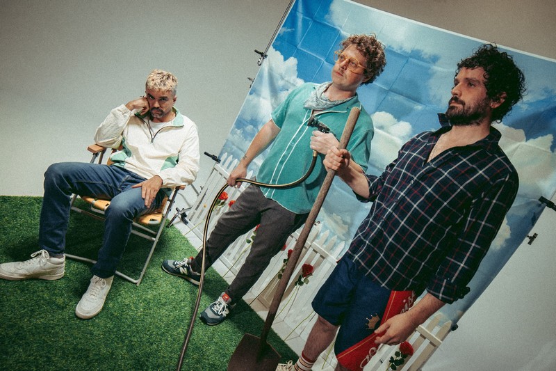 .<a href="/gamblersbaby/">Gamblers 🌎</a> fans find out what the #indierock trio share exclusively with reporter <a href="/AMotherKnows/">Karen Steinberg</a> about latest single "Agita" and new album Pulverizer at starrymag.com/gamblers-pulve…! #Agita #Pulverizer #rockmusic #rocknroll
