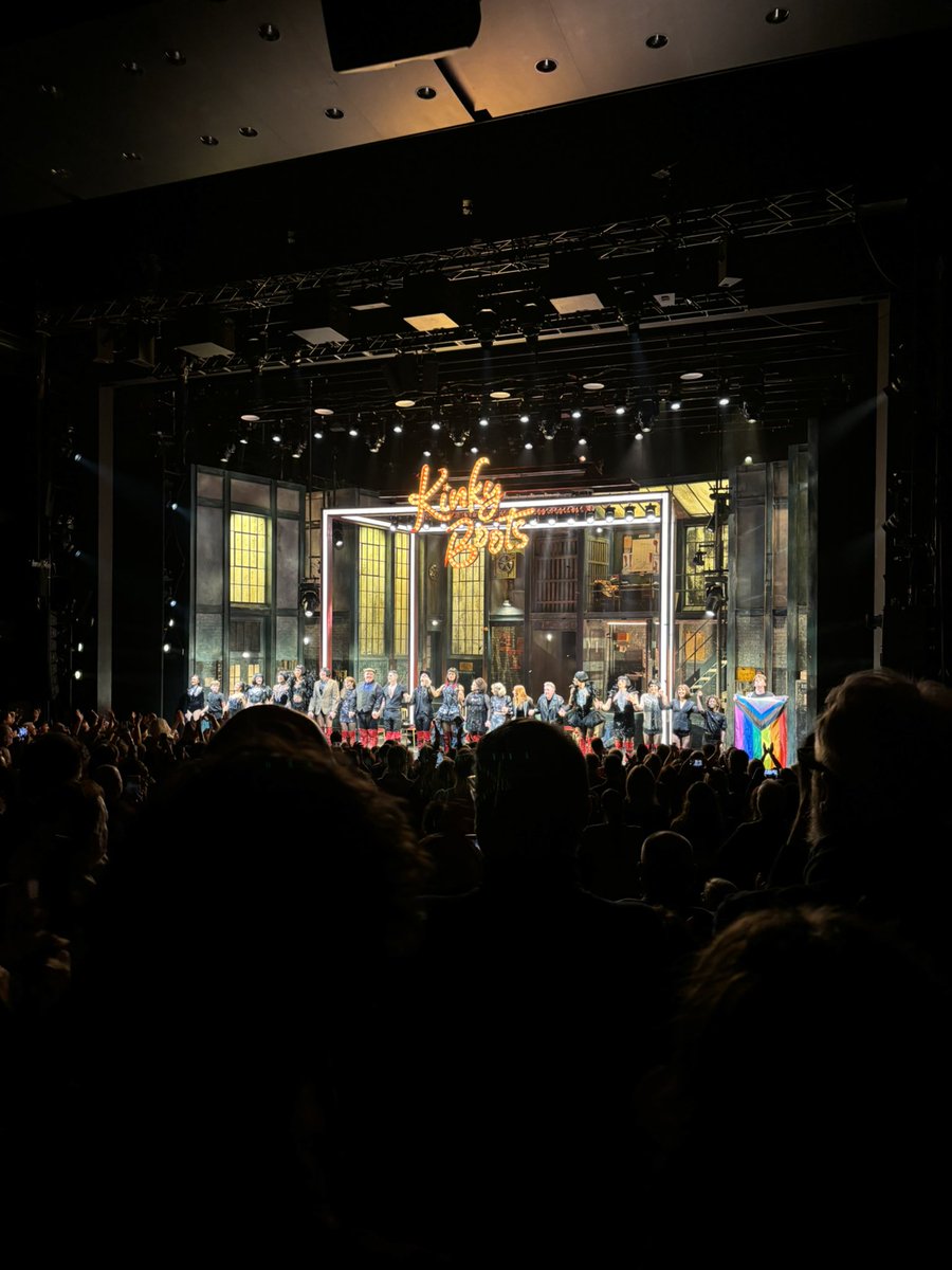 Now THAT was the most beautiful thing in the world 🥹❤️🙌

#KinkyBoots is OFFICIALLY open! 

And we cannot wait to put our boots on and bring this beautiful show out on tour 👠
