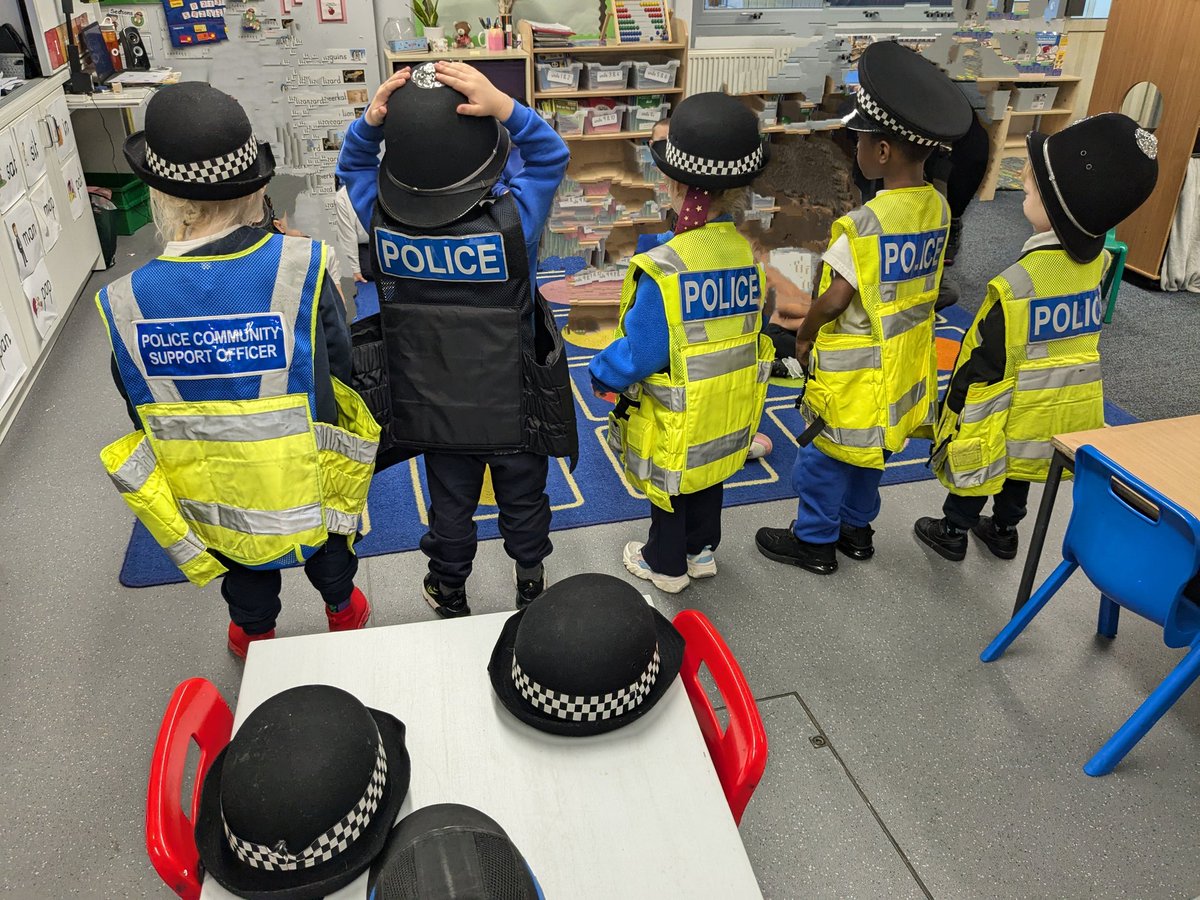 Northampton Neighbourhood Police Team (@nptonpolice) on Twitter photo #C7022 #C7125 & #C7072 visited Ecton Brook and Bellinge primary schools, speaking with the reception children about what we do, and how we help in the community.
<a href="/NorthantsPolice/">Northants Police</a>
<a href="/ectonbrookpri/">Ecton Brook Primary School</a> #C7022 #C7125 & #C7072 visited Ecton Brook and Bellinge primary schools, speaking with the reception children about what we do, and how we help in the community.
<a href="/NorthantsPolice/">Northants Police</a>
<a href="/ectonbrookpri/">Ecton Brook Primary School</a>
