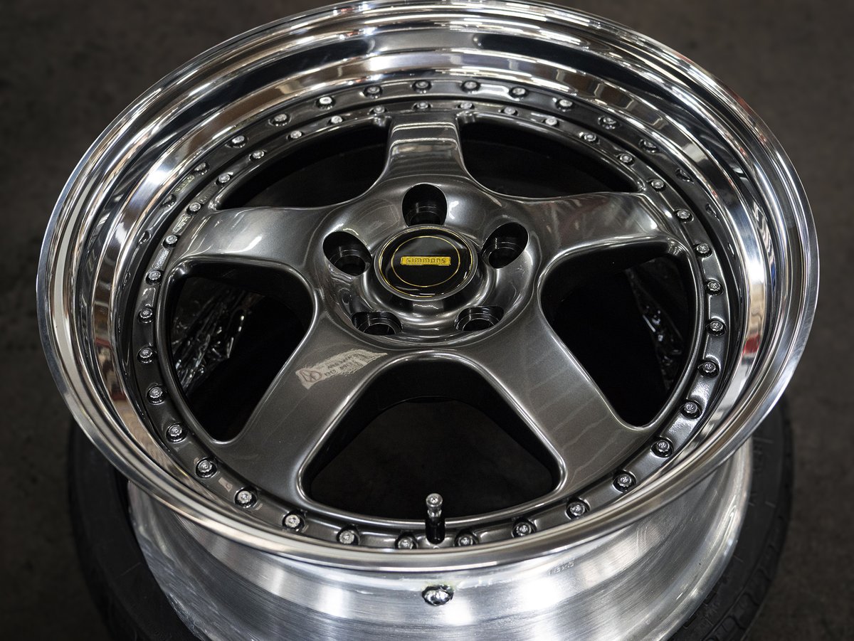 Simmons_Wheels's tweet photo. Shinnnny Simmons 🔥🔥
#CustomWheels #18InchWheels #silver #WheelGoals #CarMods #tuner #tough #TuningCommunity #WheelPorn #AutoDesign #CarUpgrade #CustomRims #ModifiedCars #CarLovers #RimStyle #PerformanceWheels #tempetyres https://t.co/VtRhRZXUhw