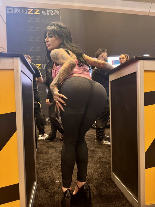 Watch Joanna Angel's leaked NSFW photo on TwXstars