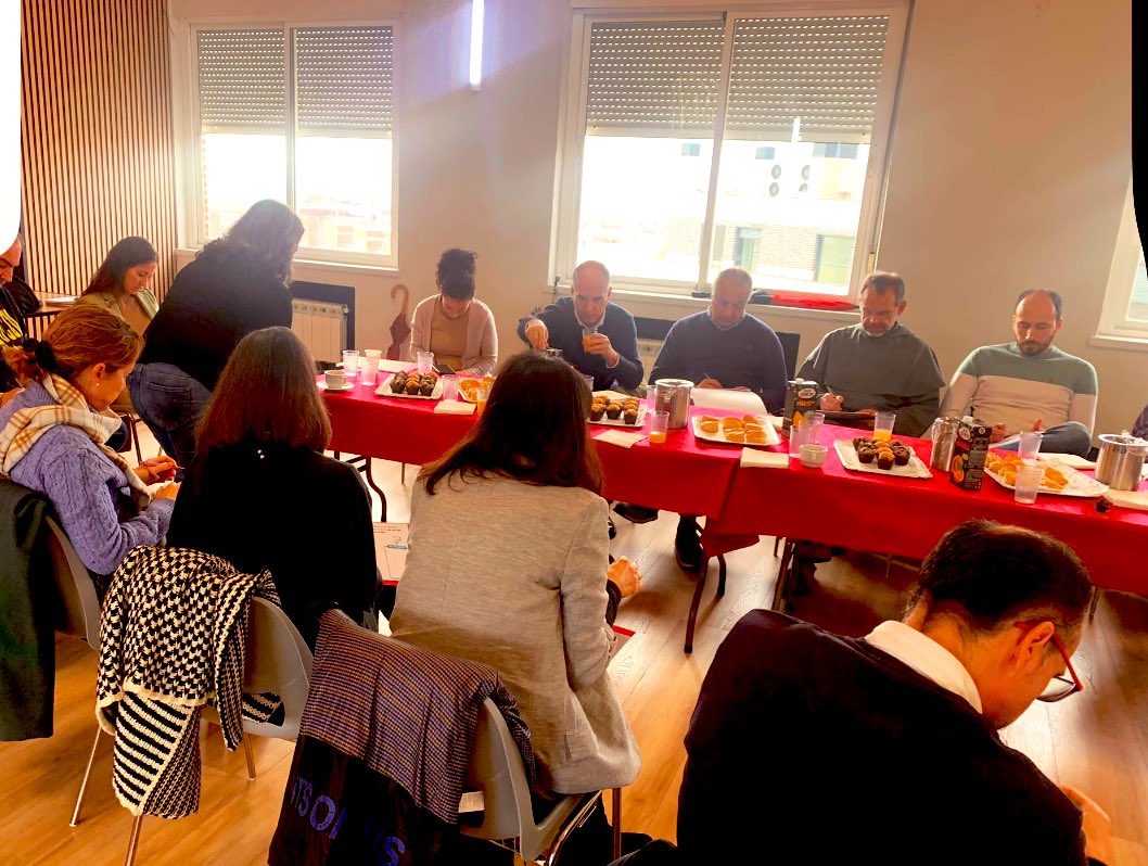Esc. Católicas Madrid 🧡 (@ecatolicmadrid) on Twitter photo Esta mañana, nueva reunión de directores de centros de <a href="/ecatolicmadrid/">Escuelas Católicas Madrid</a> por zonas. Esta vez tocó el distrito de La Latina. Nos acogió el colegio Ntra Sra del Sdo Corazón, de la c/ Grandeza Española. ¡Gracias! Esta mañana, nueva reunión de directores de centros de <a href="/ecatolicmadrid/">Escuelas Católicas Madrid</a> por zonas. Esta vez tocó el distrito de La Latina. Nos acogió el colegio Ntra Sra del Sdo Corazón, de la c/ Grandeza Española. ¡Gracias!
