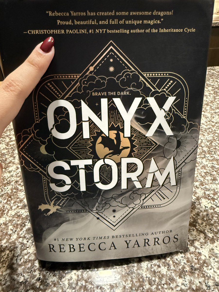 When two worlds collide! My 10 year old self who fell in love with Eragon written by Christopher Paolini is writing a review on the cover of my current adult obsession of #fourthwing by Rebecca Yarros.
