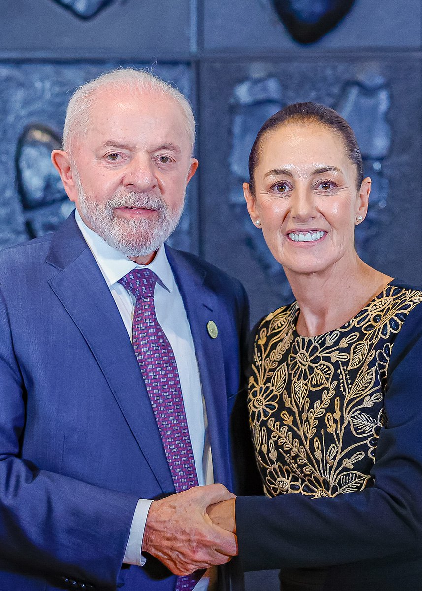 🚨#ULTIMAHORA | CLAUDIA SHEINBAUM (MÉXICO) Y LULA DA SILVA (BRASIL) FORMAN ALIANZA ANTE LA LLEGADA DE TRUMP.

Los mandatarios acordaron fortalecer las relaciones entre ambos países consolidandose como los líderes de Latinoamérica.