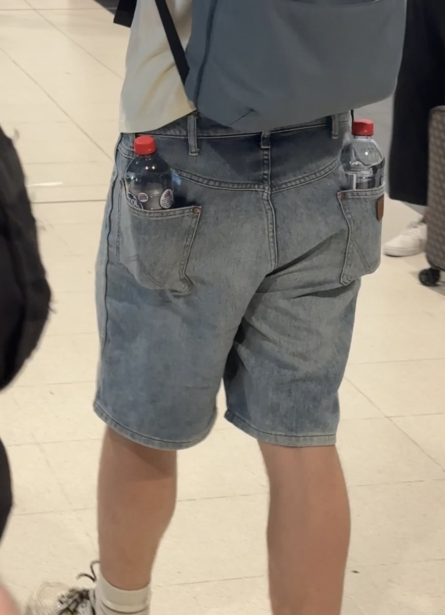 DailyRoss's tweet photo. look at this nerd https://t.co/W1c1dVIu6r
