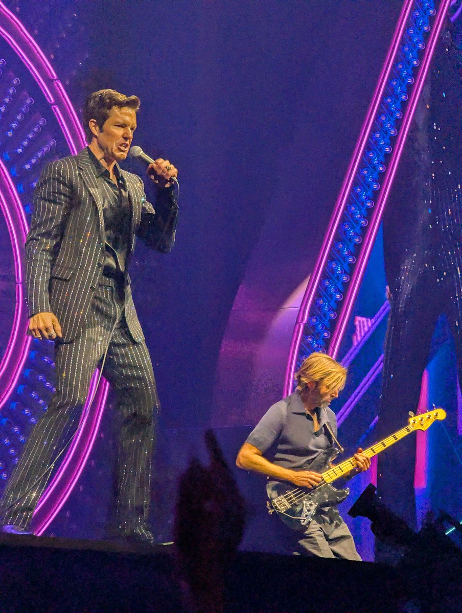MrSimo_'s tweet photo. More pic spam of last night 

@thekillers https://t.co/RJ4R0eFYMm