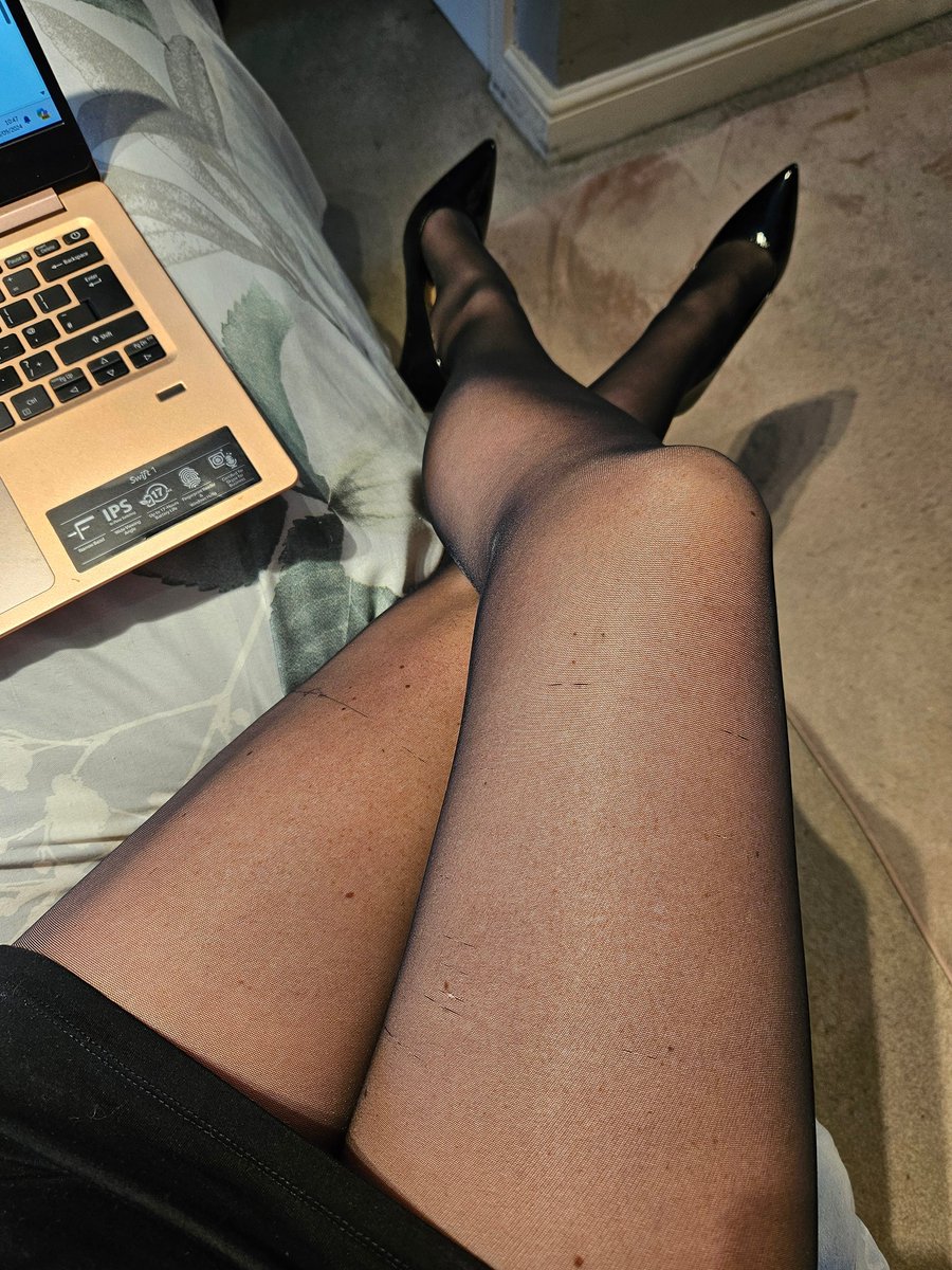 Hard at work or hardly working? Either way, these legs mean business! ✊️😄