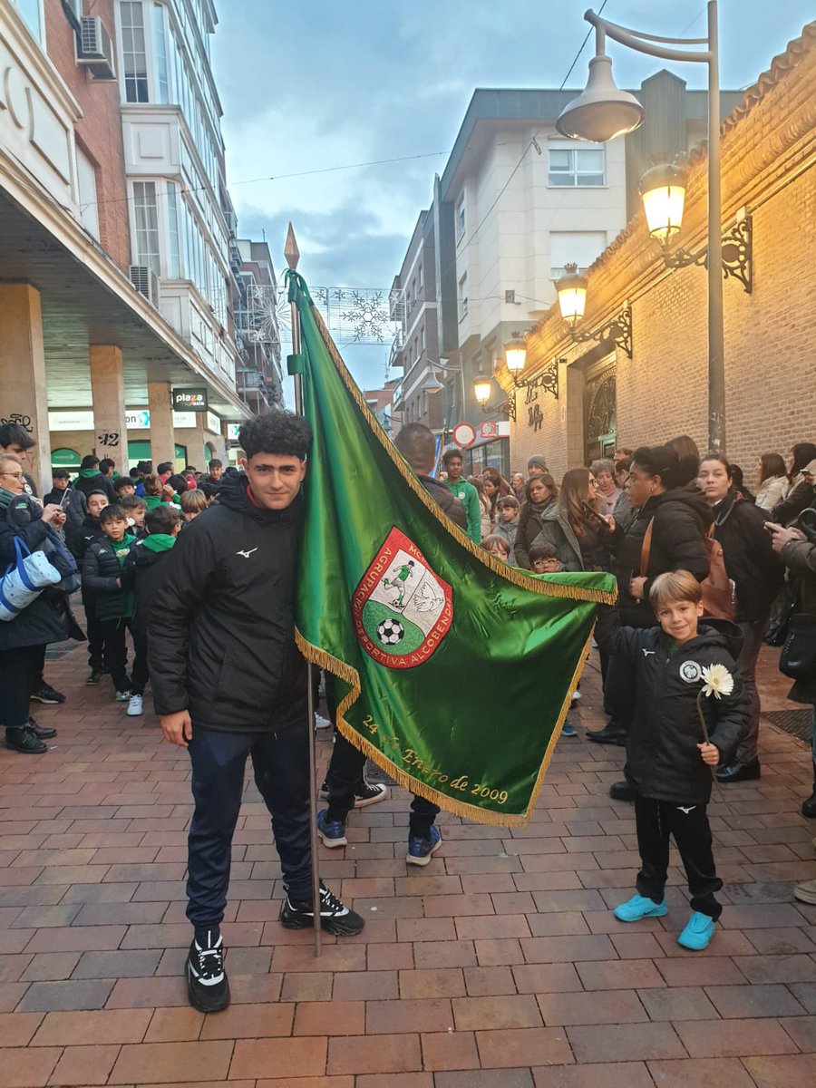 Qué tarde tan especial hemos vivido, un año más, en la Ofrenda Floral a la <a href="/VirgendelaPaz_/">VirgendelaPaz</a> , patrona de Alcobendas. Un orgullo ser el único club deportivo de la ciudad que participa, por ser el más antiguo. 

¡Viva la Virgen de la Paz!, ¡Viva el Alcobendas! 💚💚