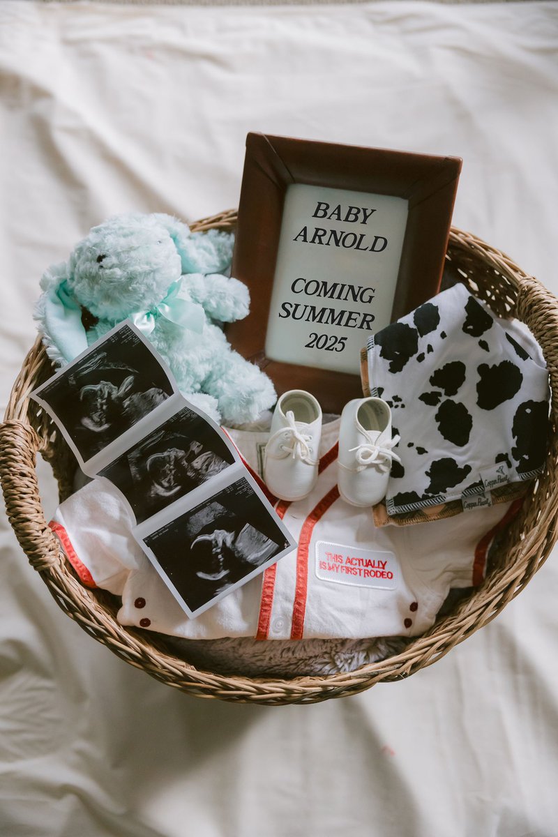 Lauren_Alaina's tweet photo. We are overwhelmed with the love we have received for sweet Baby Arnold. Our baby is so loved already. Thank you for all the well wishes for our growing family🍼 https://t.co/gk2VirHBvk