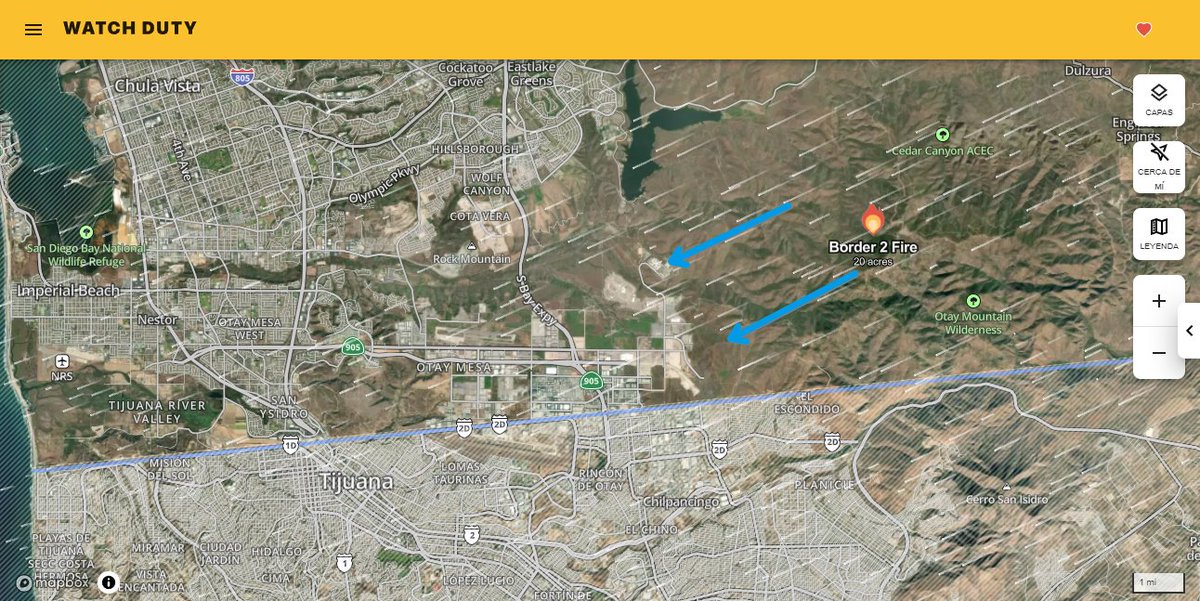 WildlandFirefig's tweet image. El #Border2Fire arde con fuerza al sur del condado de San Diego. Los vientos lo empujan hacia el suroeste, hacia Otay Mesa y la frontera mexicana en Tijuana, ciudad en la que hay también activo un incendio de interfaz