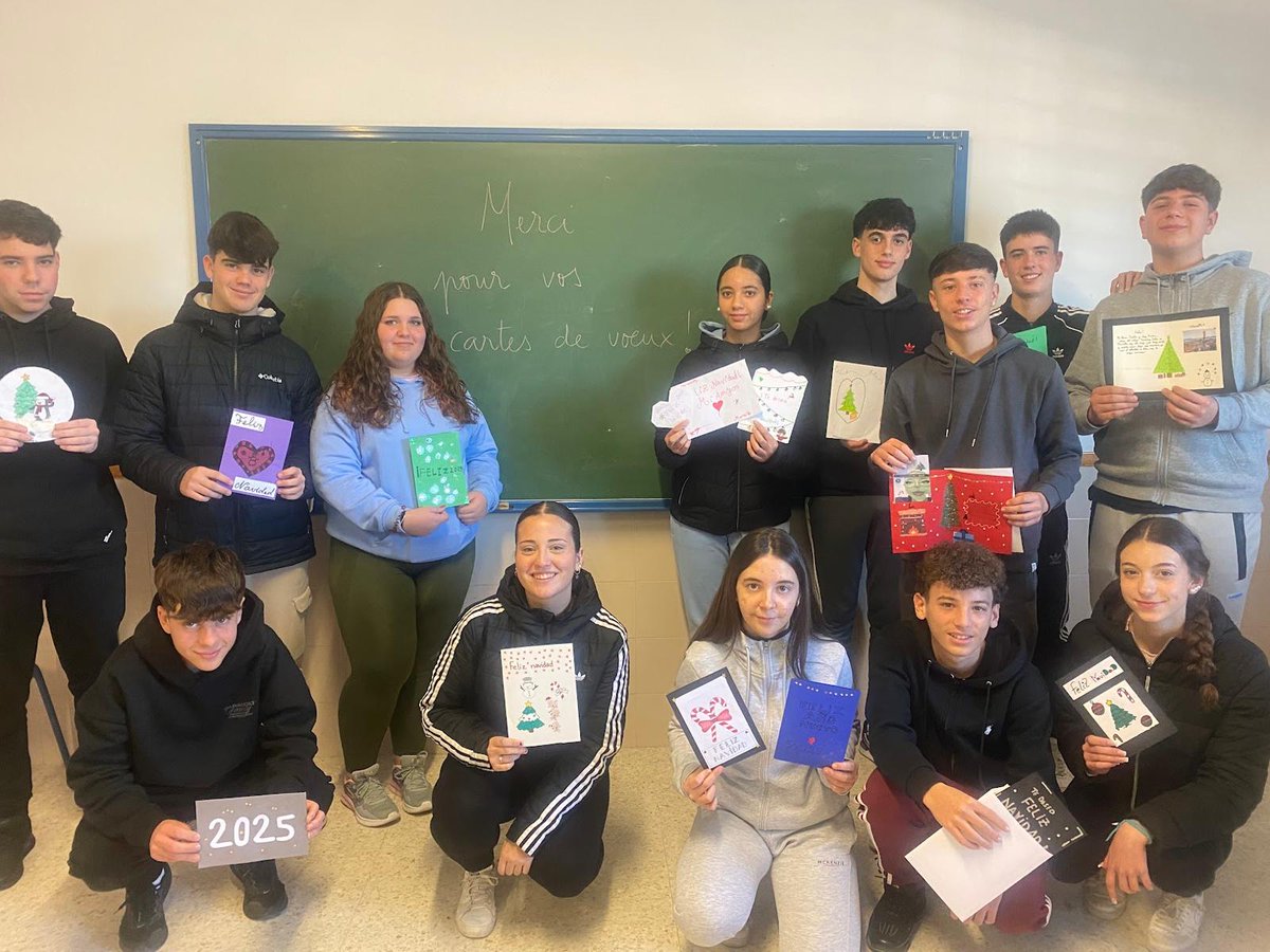iesfgl's tweet photo. El alumnado del IES Federico García Lorca ha traspasado fronteras. En una iniciativa llevada a cabo de manera cooperativa entre el Departamento de Francés y el de  Filosofía, nuestros alumnos y alumnas han intercambiado postales con el Collège Joséphine Baker de Marsella Francia. https://t.co/I6BYDpP91R