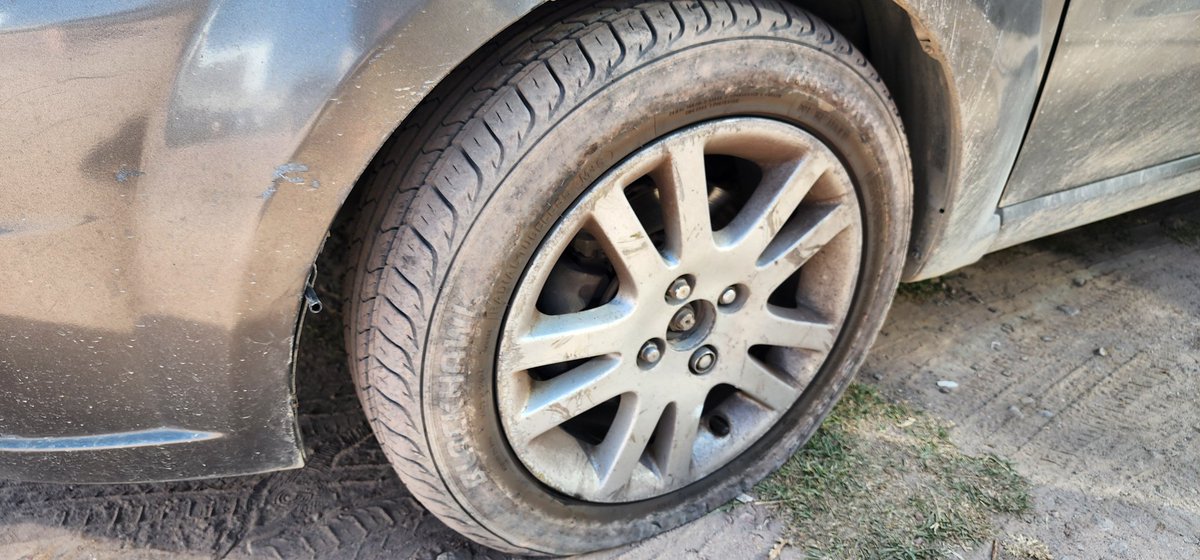 pollomode's tweet image. De nuevo, otra llanta rota, gracias a los baches de @Pachuca @PachucaVIVE @enpachucaofi @juliomenchaca_ hasta cuando?