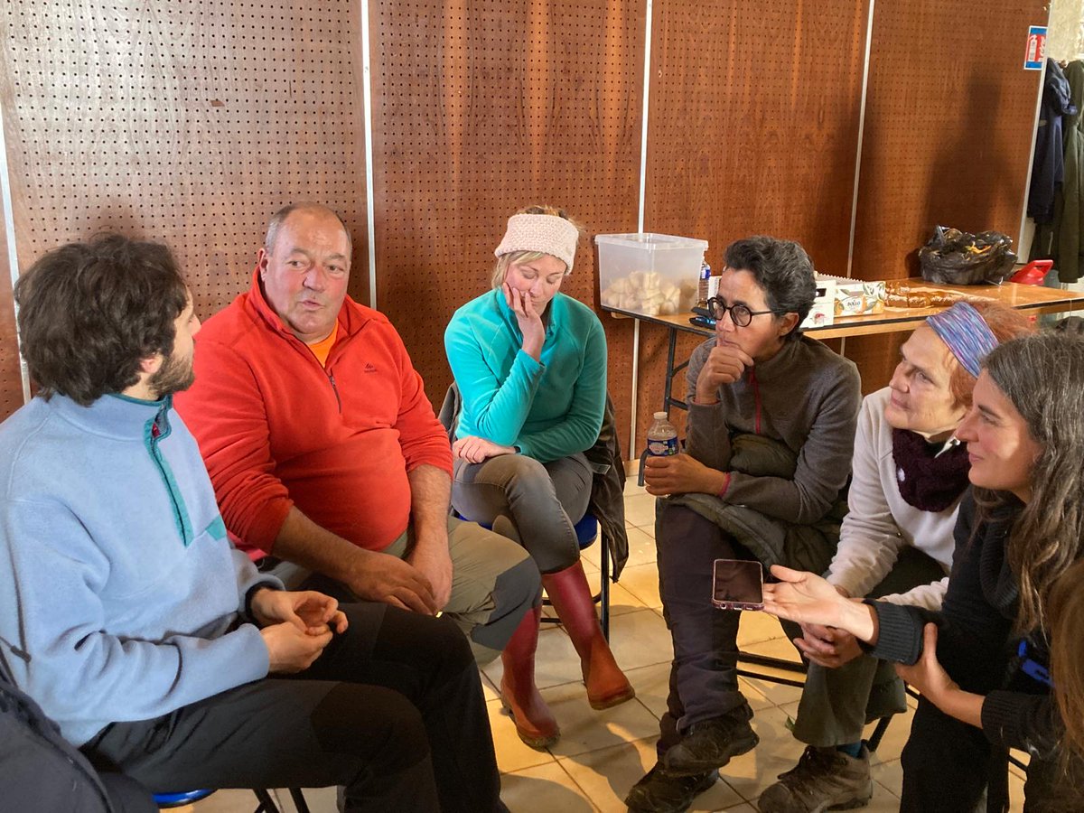 FIRE_ADAPT's tweet photo. Hoy en el #StudyHub de Francia
👉Hemos probado el protocolo de #FIREADAPT para cuantificar la dinámica del carbono en quemas prescritas en📍Coursegoules. Hemos recogido datos en tres parcelas en tres condiciones diferentes: en condiciones previas a la quema, poco después de la quema y en un estado de tiempo intermedio.
👉Hemos compartido experiencias con actores locales sobre los temas del proyecto: dinámica del carbono; conservación de la biodiversidad y servicios (inter)culturales y bienestar humano.
Gracias #Warucene por la organización y a todos los actores locales por su colaboración #CERPAM #Force06 @sdis_06 @ONF_Officiel #CNPF @OFBiodiversite
🧳 ¡La próxima etapa del #StudyHub de Francia es Montpellier! Síguenos 😊