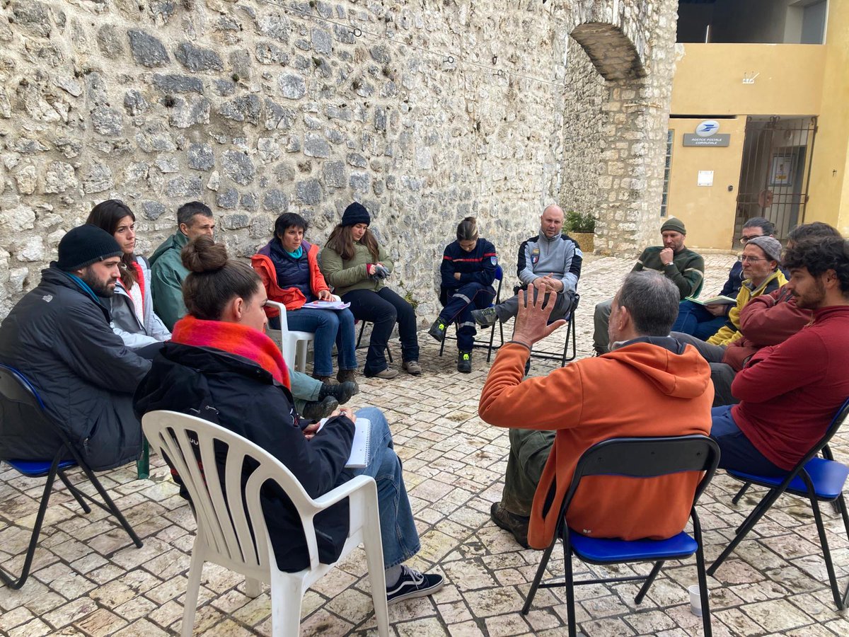 FIRE_ADAPT's tweet photo. Hoy en el #StudyHub de Francia
👉Hemos probado el protocolo de #FIREADAPT para cuantificar la dinámica del carbono en quemas prescritas en📍Coursegoules. Hemos recogido datos en tres parcelas en tres condiciones diferentes: en condiciones previas a la quema, poco después de la quema y en un estado de tiempo intermedio.
👉Hemos compartido experiencias con actores locales sobre los temas del proyecto: dinámica del carbono; conservación de la biodiversidad y servicios (inter)culturales y bienestar humano.
Gracias #Warucene por la organización y a todos los actores locales por su colaboración #CERPAM #Force06 @sdis_06 @ONF_Officiel #CNPF @OFBiodiversite
🧳 ¡La próxima etapa del #StudyHub de Francia es Montpellier! Síguenos 😊
