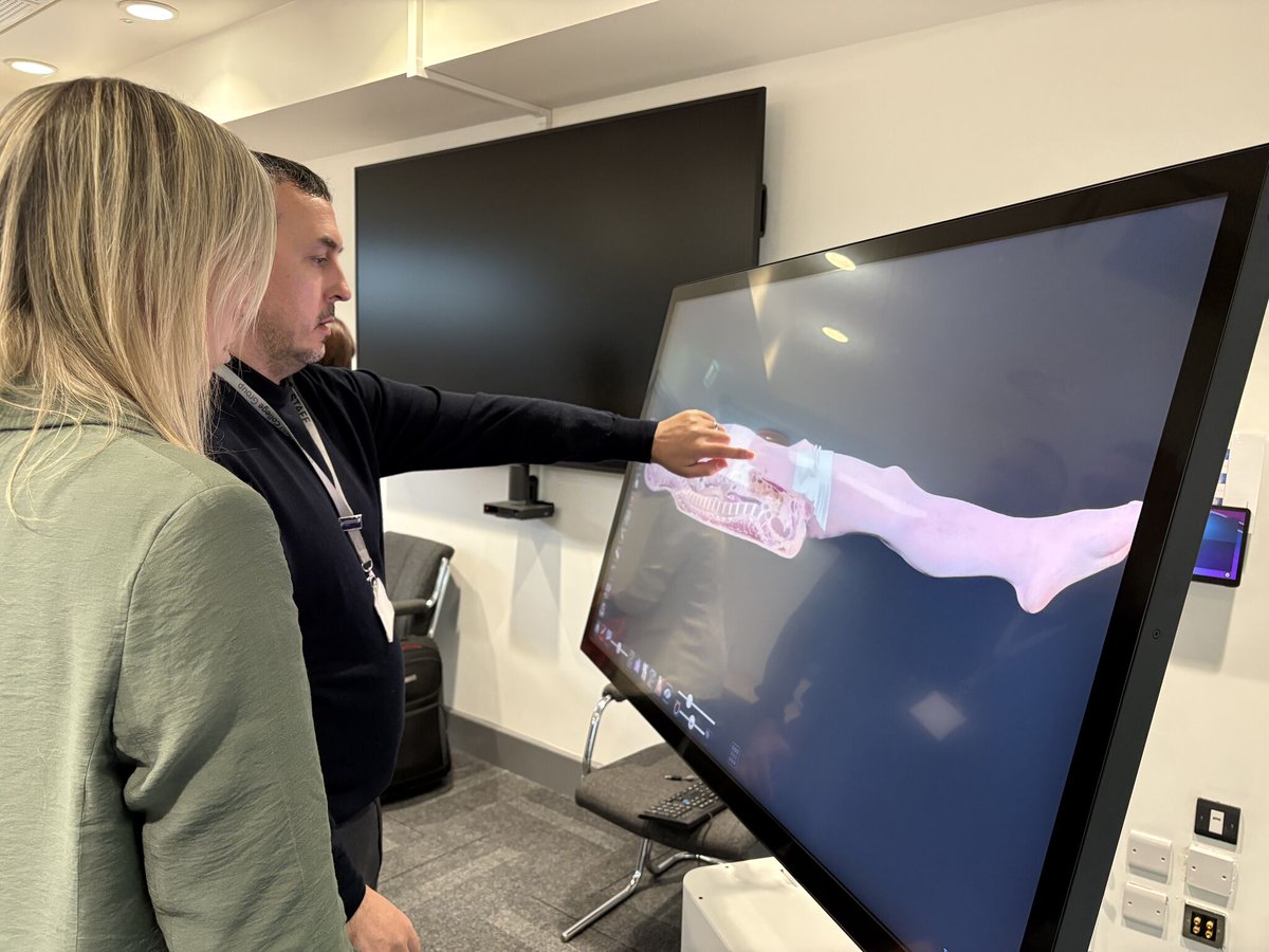 Darren Hurst tweet media