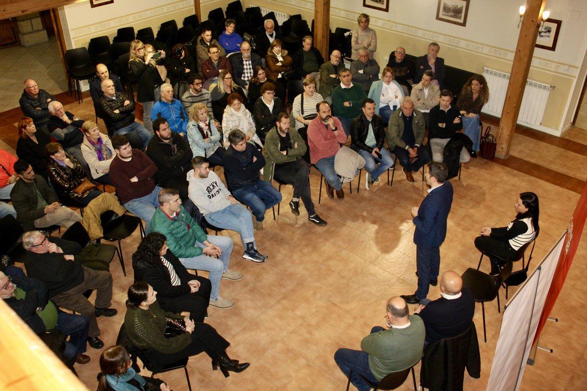 pedro_casares's tweet photo. Esta tarde, en Puente San Miguel, con compañeros del PSOE de Reocín, Cartes y Santillana del Mar. Para tener credibilidad tenemos que trabajar de forma coherente y coordinada en los municipios pero, sobre todo, en las juntas vecinales, dándoles recursos.

#AdelantePorCantabria❤️ https://t.co/69XQm2fJ7d