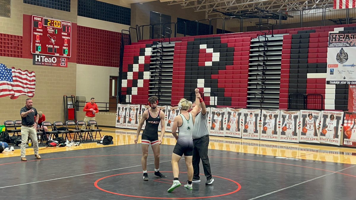 AustinDavidge90's tweet photo. Won my first wrestling match of the season! Wrestling isn’t just a sport—it’s helped me as a D-linemen, teaching me GRIT and leverage. Won with a pin in the 1st round. Ready to bring this mindset to the field!

@coachrdodge @CoachRazloznik @SLC_Recruiting @DragonWrestling https://t.co/fdwl75naAa