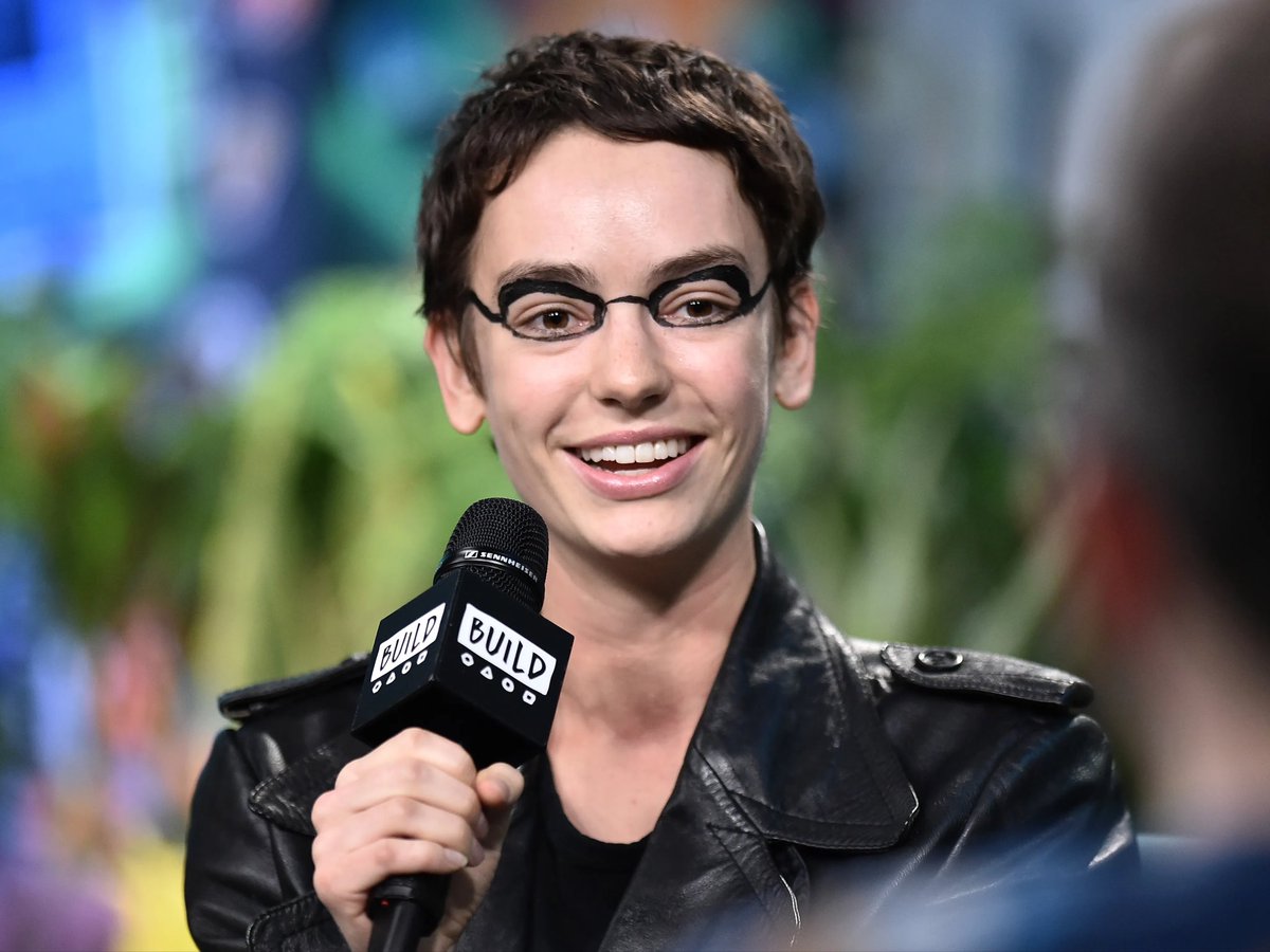 davidmarchie's tweet photo. I quickly learn the Nonbinary actor Brigette Lundy-Paine announces thier name change to Jack Haven. 🏳️🌈🏳️⚧️
Still in my own option, I don’t study #LGBTQ that I’m not but I still love to believe in @rebeccasugar and #StevenUniverse! #actuallyautistic #JackHaven #BrigetteLundyPaine https://t.co/pFJYEQqOBf