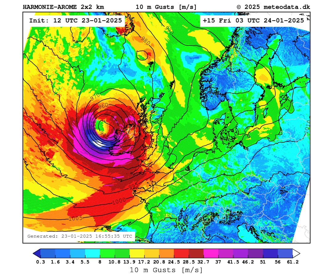 Perjantaiaamuna Irlantiin iskee talvinen  hirmumyrsky.  En muista urallani nähneeni kuin kerran yli 50 m/s puuskien iskevän Euroopan  rannikolle. Toivottovasti myrskyihin tottuneessa Irlannissa selvitään ilman henkilövahinkoja.