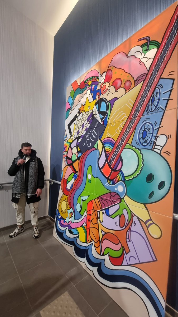 Une belle surprise à l'occasion de notre cérémonie des voeux aux équipes de SPORTICA. 

L'artiste YORI a pu nous dévoiler son œuvre hommage. Bravo !