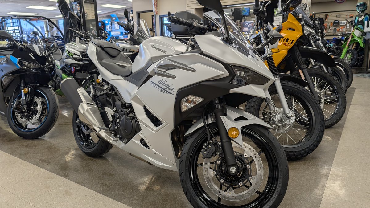 2025 Kawasaki Ninja 500 ready to be taken home - who wants it?
lccpowersports.com/.../2025-kawas…...
Stop by or give us a call/text today!  816.680.6880
#ridelcc #kawasaki #ninja500 #letthegoodtimesroll