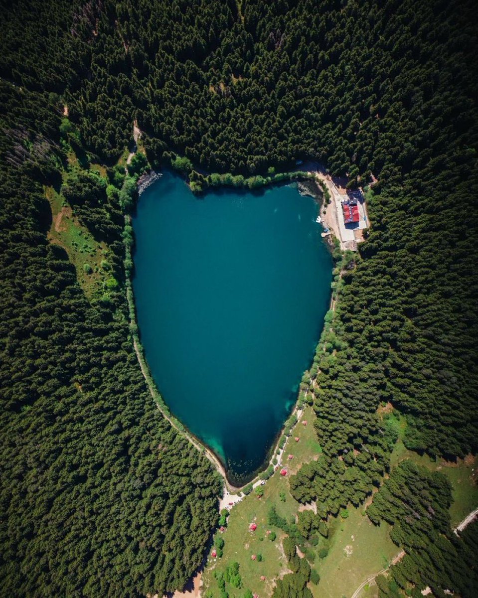 yapilacakIar's tweet photo. Türkiye’de mutlaka gitmeniz gereken yerler (Part 5): 🧶

1. Artvin, Şavşat Karagöl https://t.co/ydI72AXInl