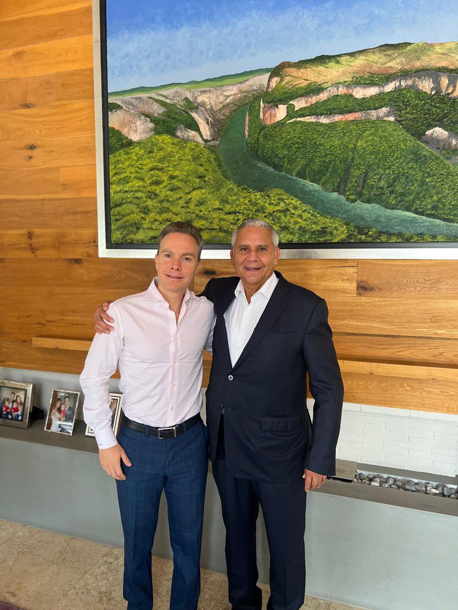 VelascoM_'s tweet photo. Felicito mucho en su cumpleaños al Fiscal General del Estado de Quintana Roo, el Dr. Raciel López Salazar, un servidor público que ha demostrado capacidad para dar resultados con trabajo y profesionalismo. Mucha salud y bendiciones en su vida. ¡Un Abrazo! https://t.co/ehRmroM9gC